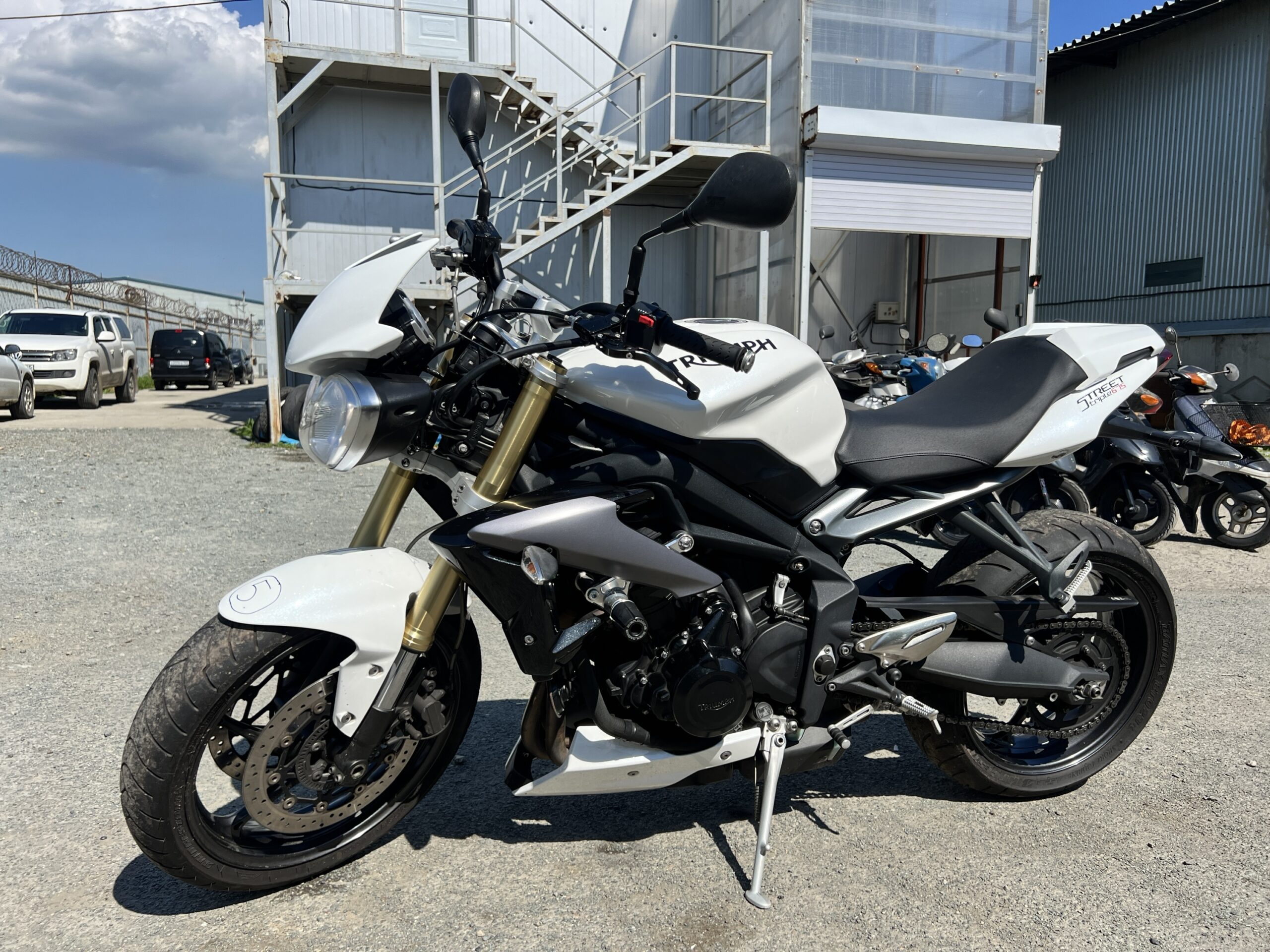 TRIUMPH 	STREET TRIPLE 675