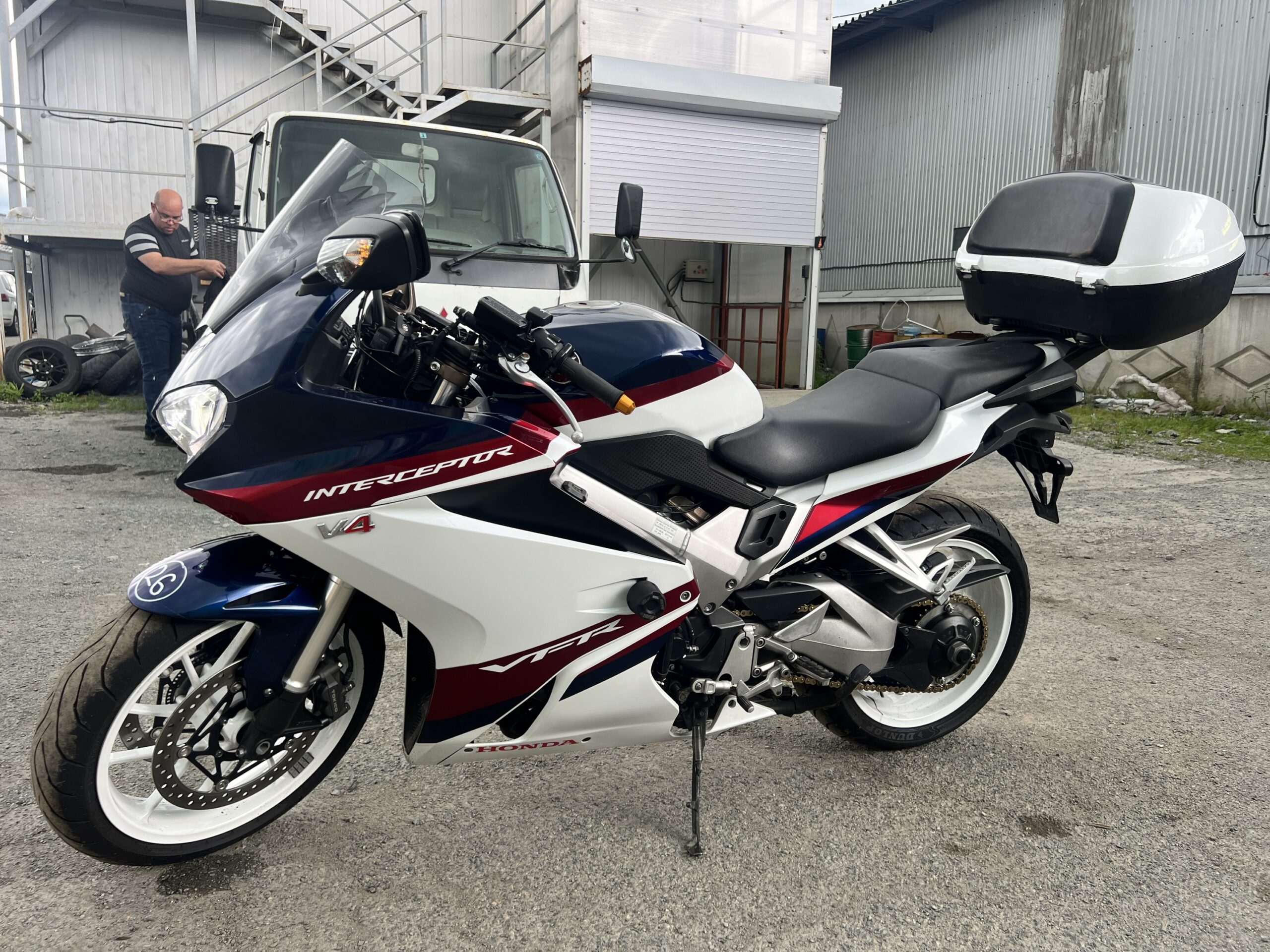 HONDA 	VFR800F