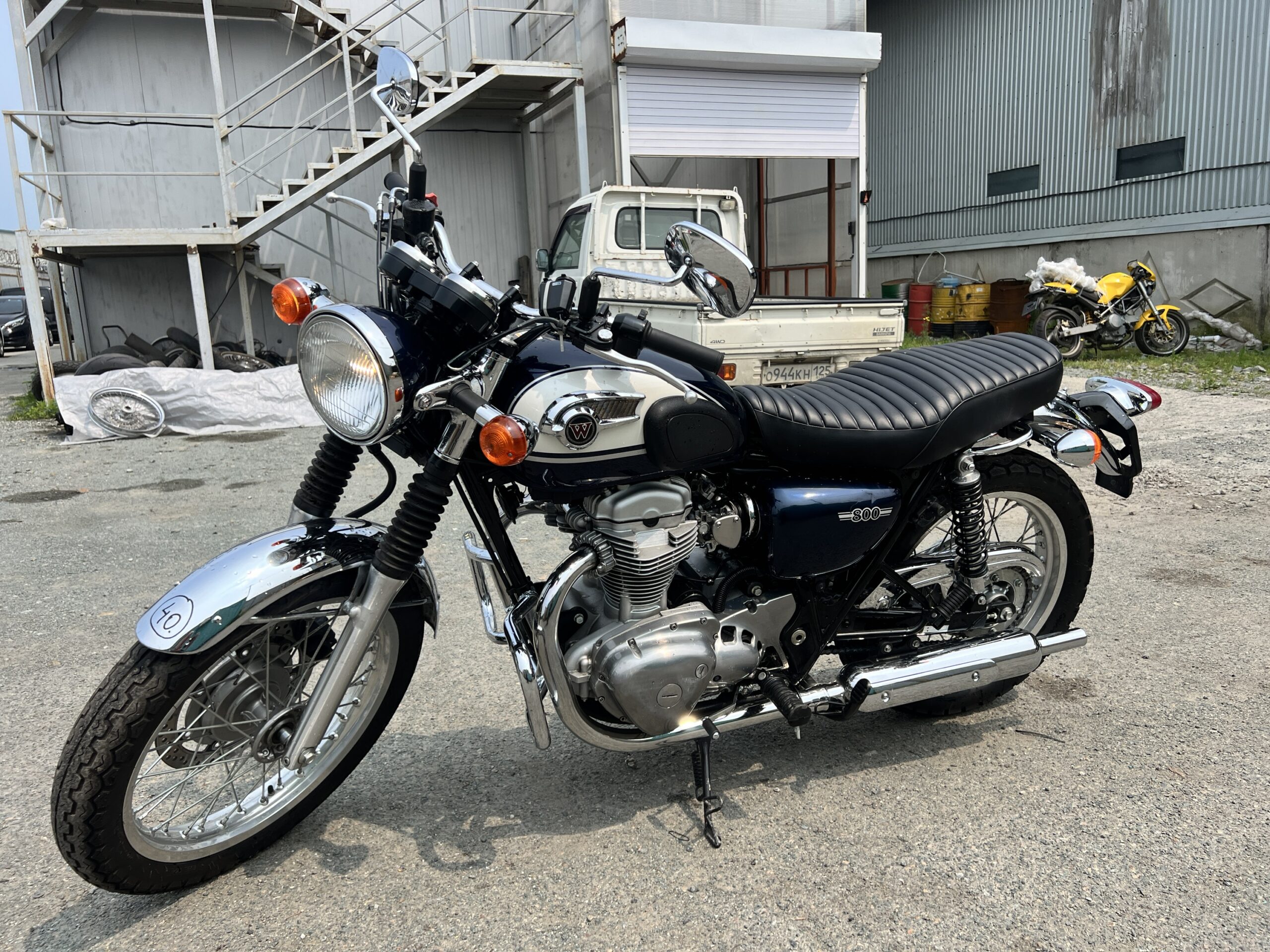 KAWASAKI  	W800