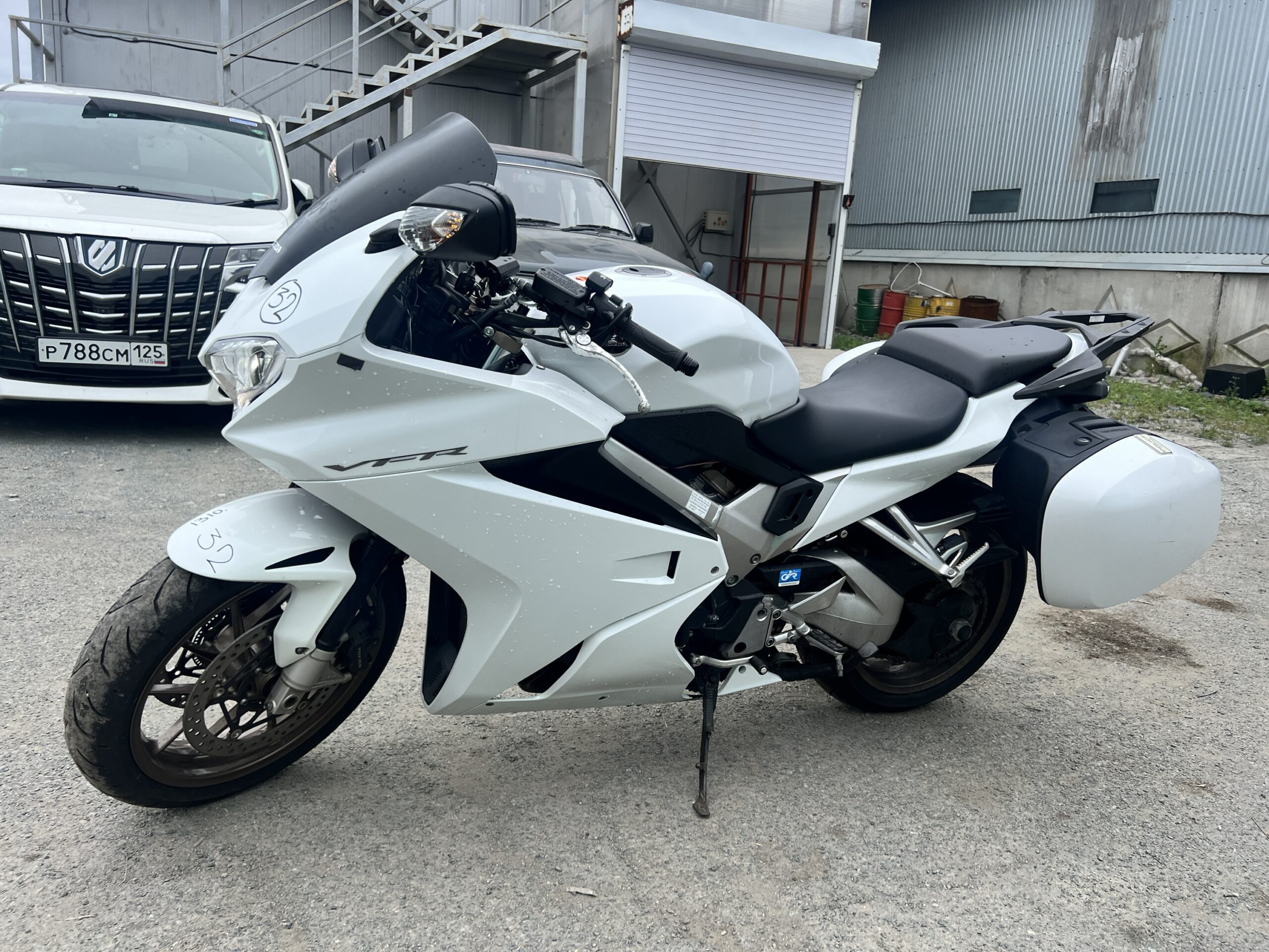 HONDA 	VFR800F