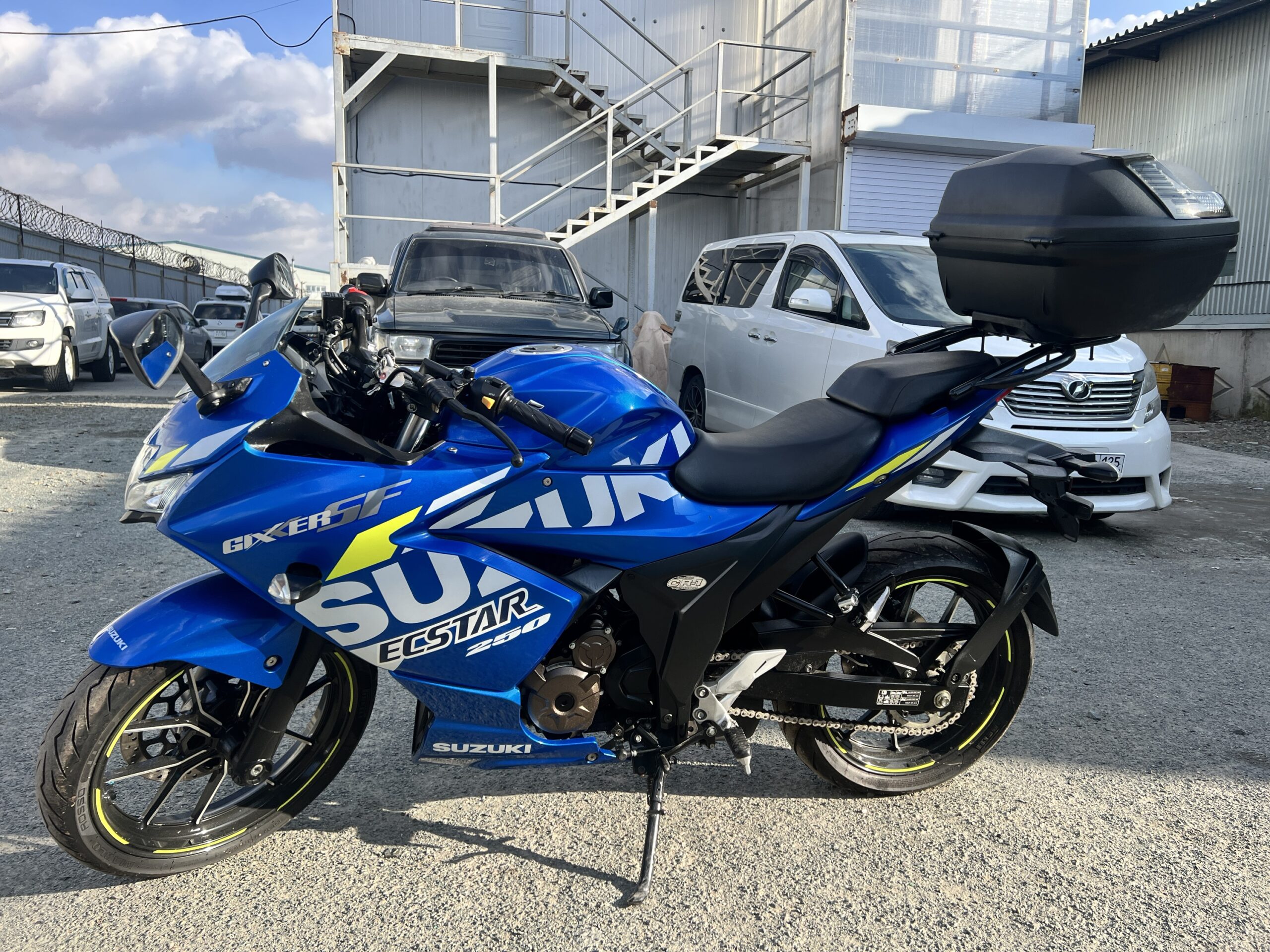 SUZUKI  	GIXXER 250SF