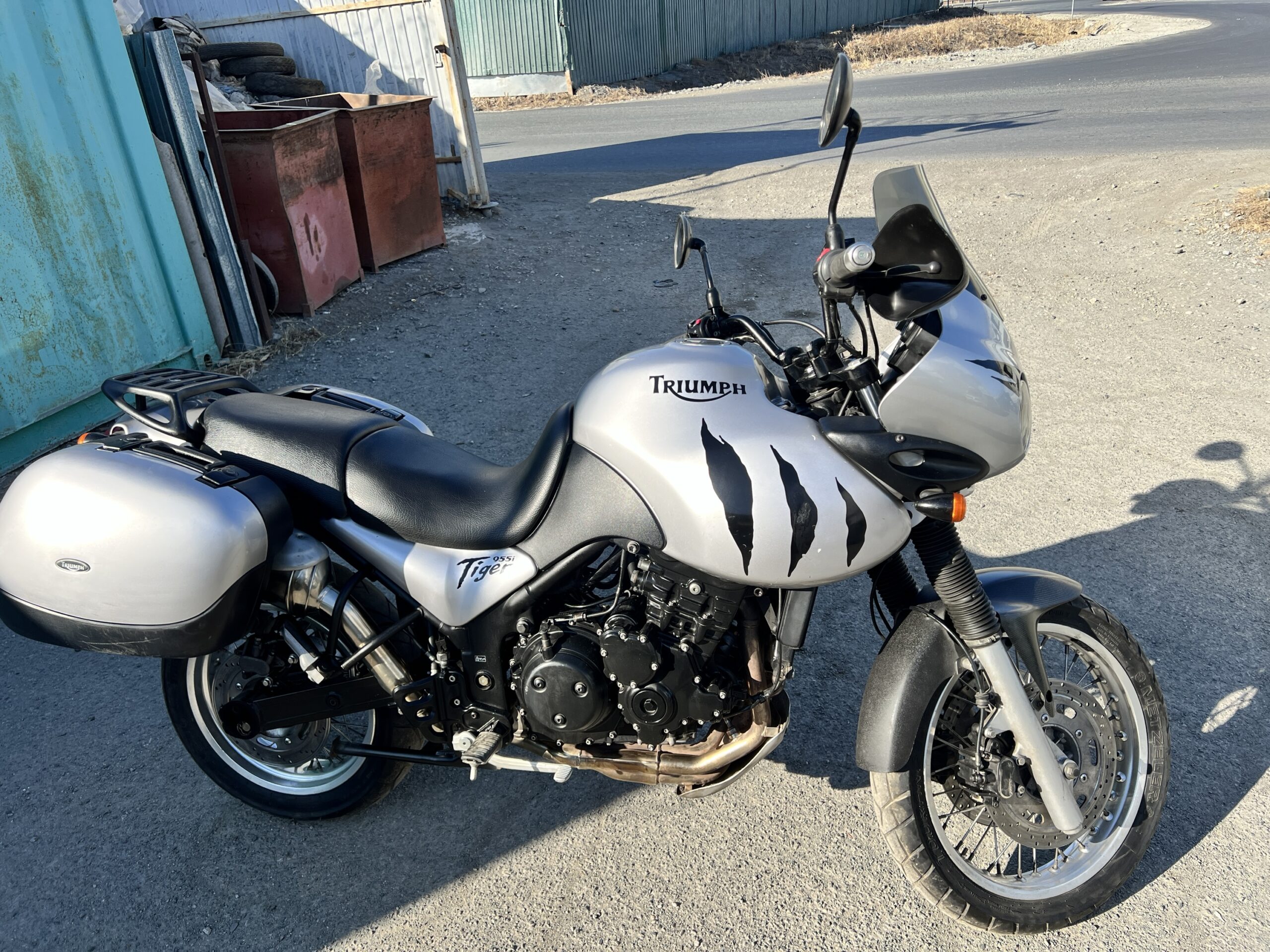 TRIUMPH	TIGER 955i