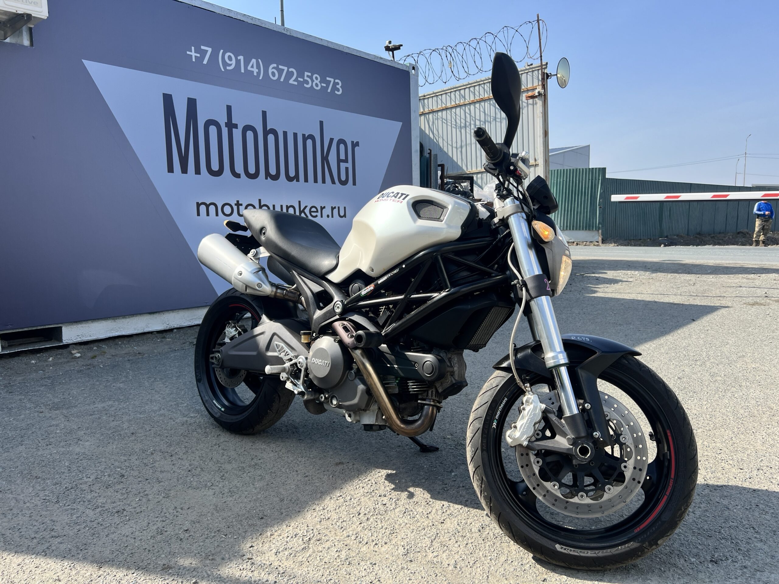 DUCATI  	MONSTER 696