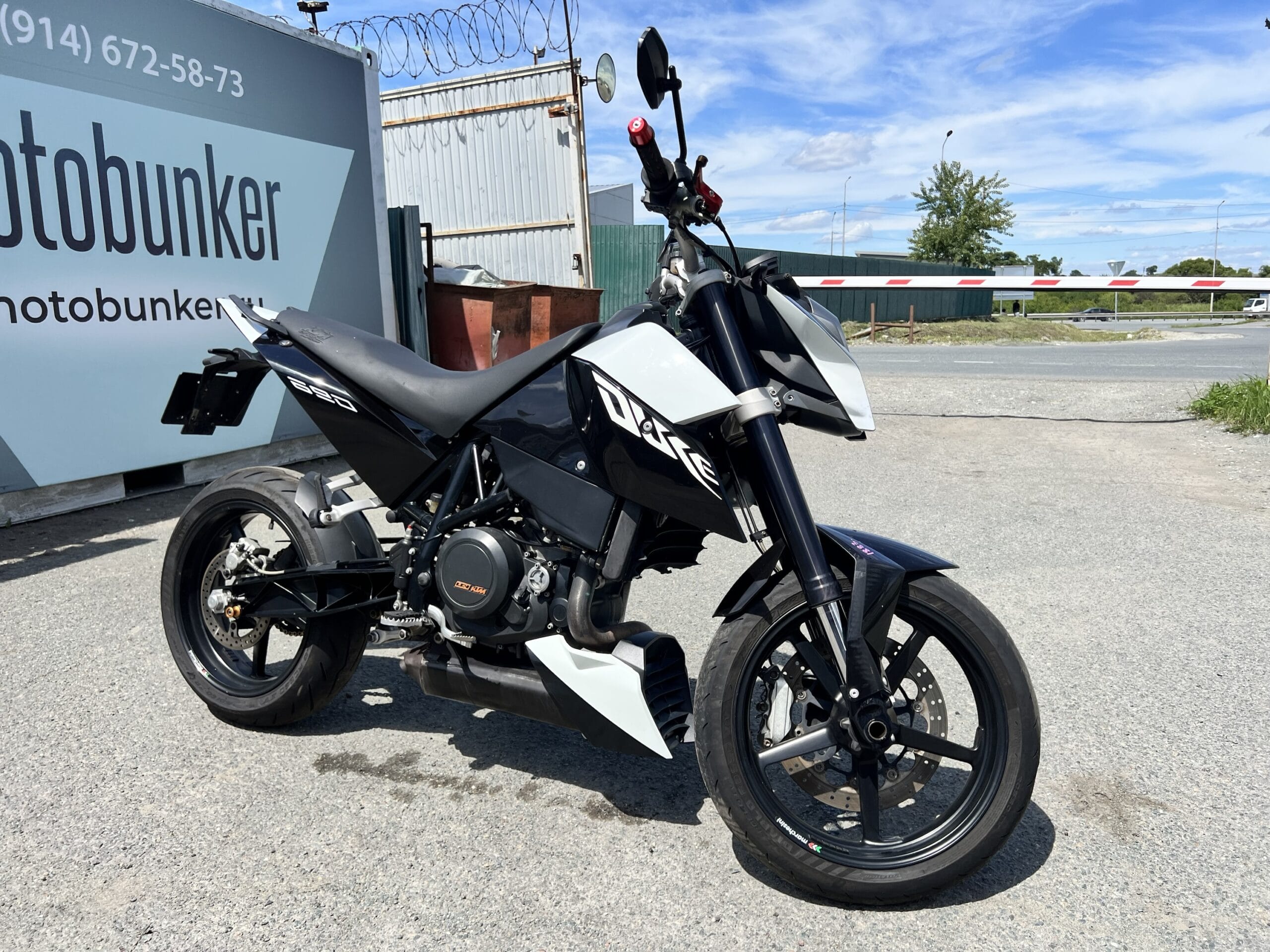 KTM  	690 DUKE